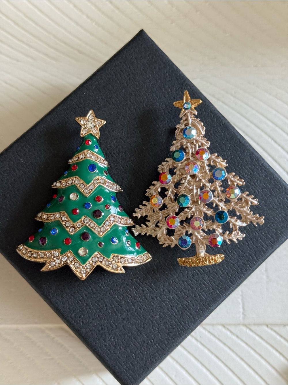 VINTAGE Festive Green and Gold Christmas Tree Brooch Bundle
